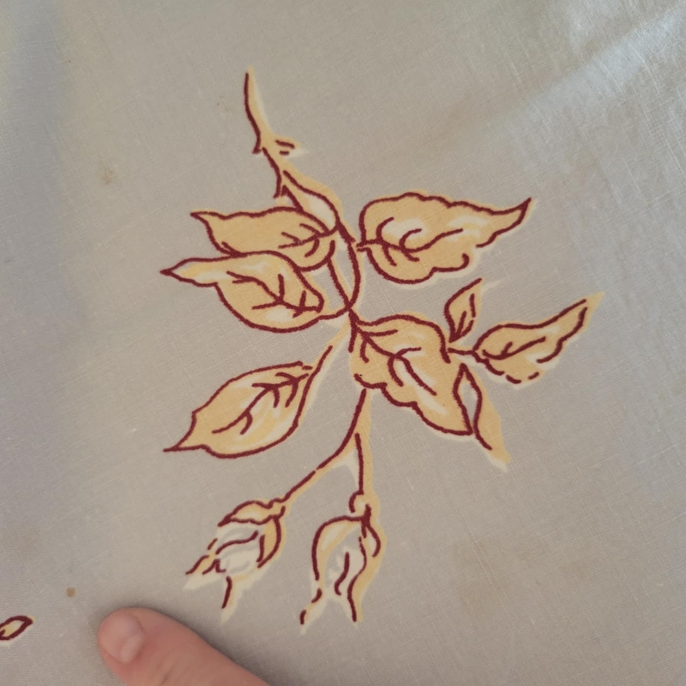Authentic 1950s VINTAGE Floral Patterned Tablecloth with CROCHET Lace Trim - Picture 9 of 9